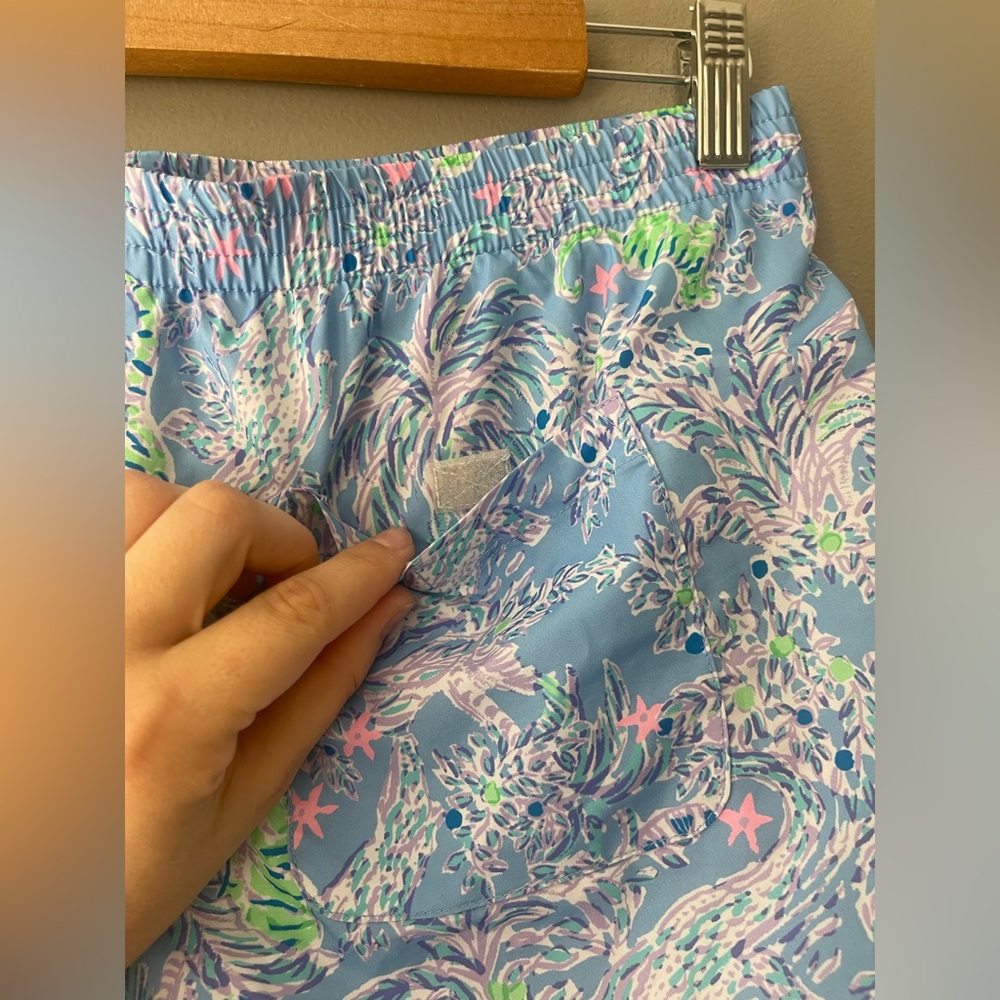 Lilly Pulitzer Luxletic Runner Shorts - Picture 3 of 6